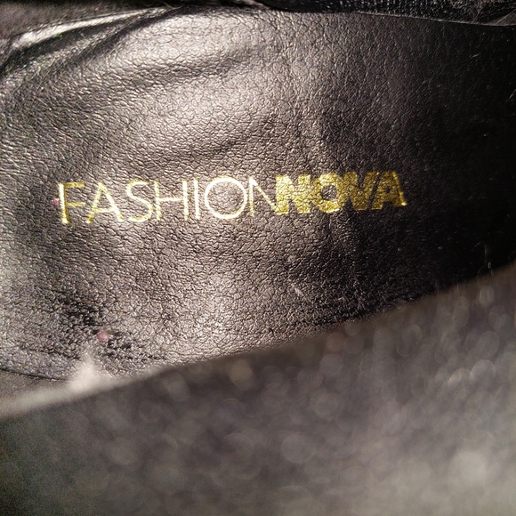 Faux Snakeskin knee-high Boots - Picture 4 of 4